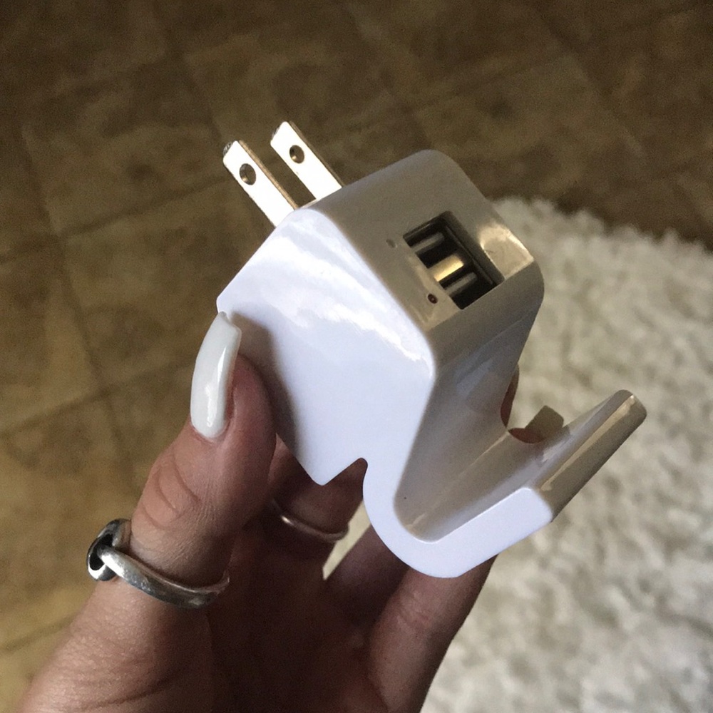 Charging box with 2 USB ports